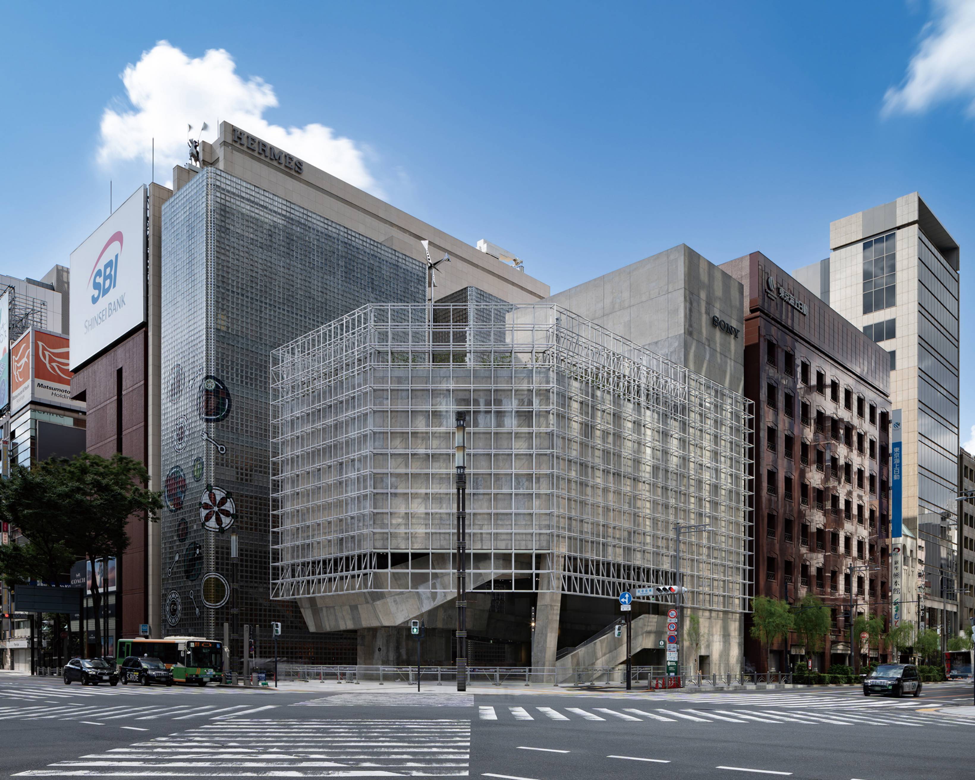 外観。数寄屋橋交差点からのぞむGinza Sony Park。