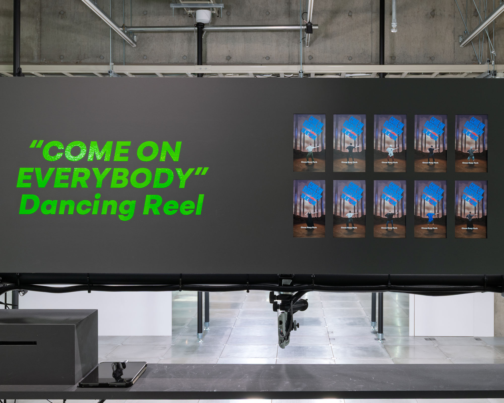 4F展示風景 「Intellectual Property / Dancing Reel」の写真。