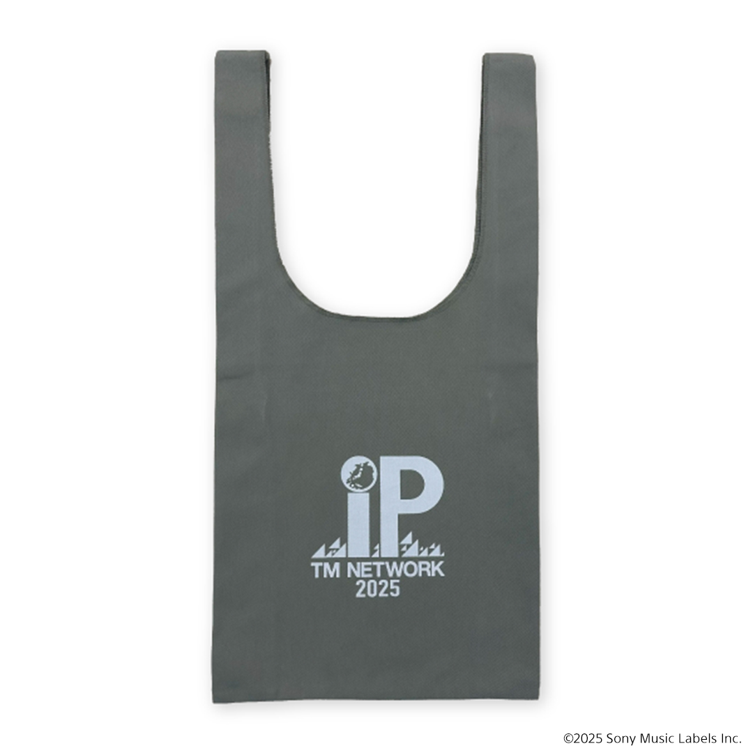 「『TM NETWORK 2025 IP』 ロゴマルシェバッグ」の写真。