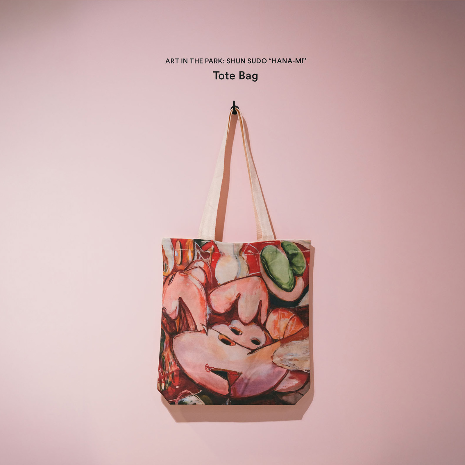 会場限定のオリジナルグッズ。トートバッグの写真。