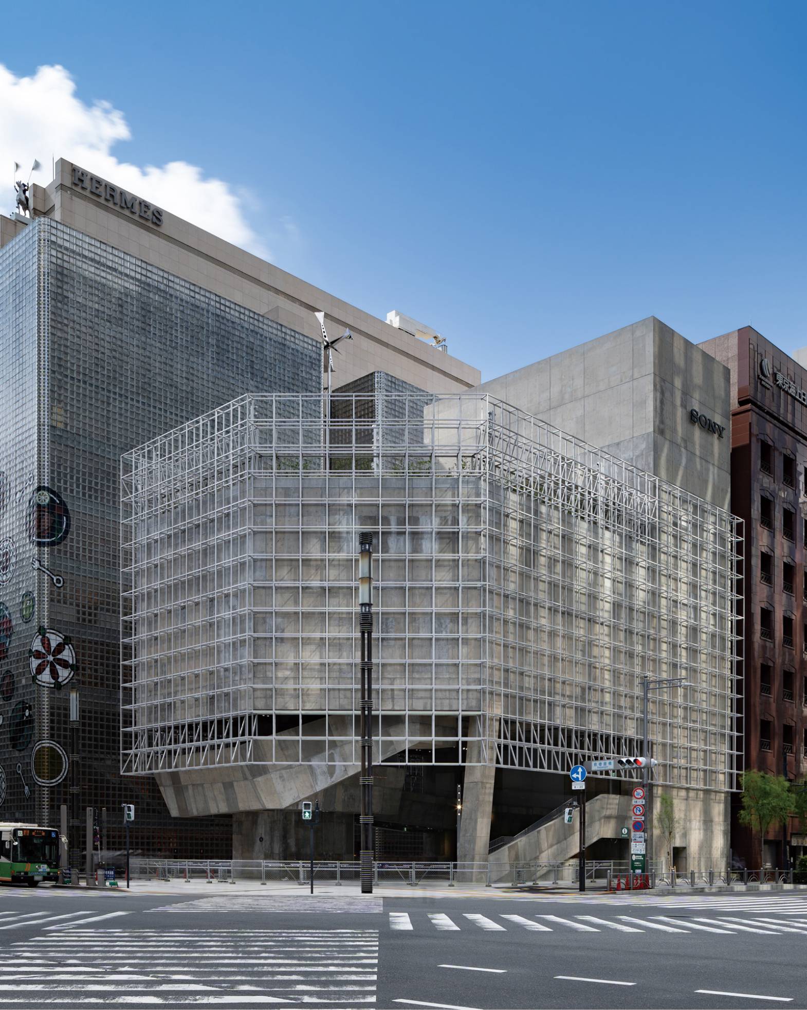 外観。数寄屋橋交差点からのぞむGinza Sony Park。