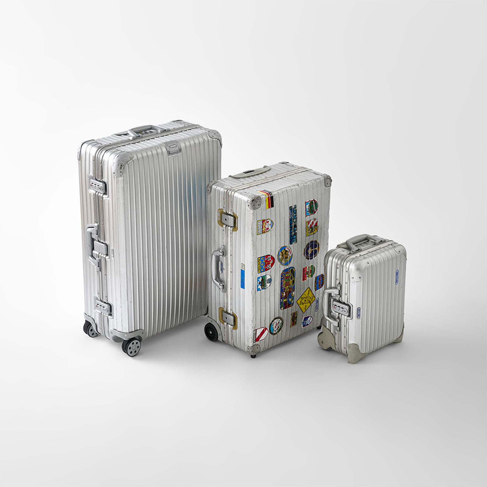 「 RE-CRAFTED」抽選販売アイテム一例。「TOPAS 77 MW (2013年製)」、 「JUMBO TROLLEY OPAL ’63 (2002年製)」、「TOPAS MINI TROLEY (2008年製)」。